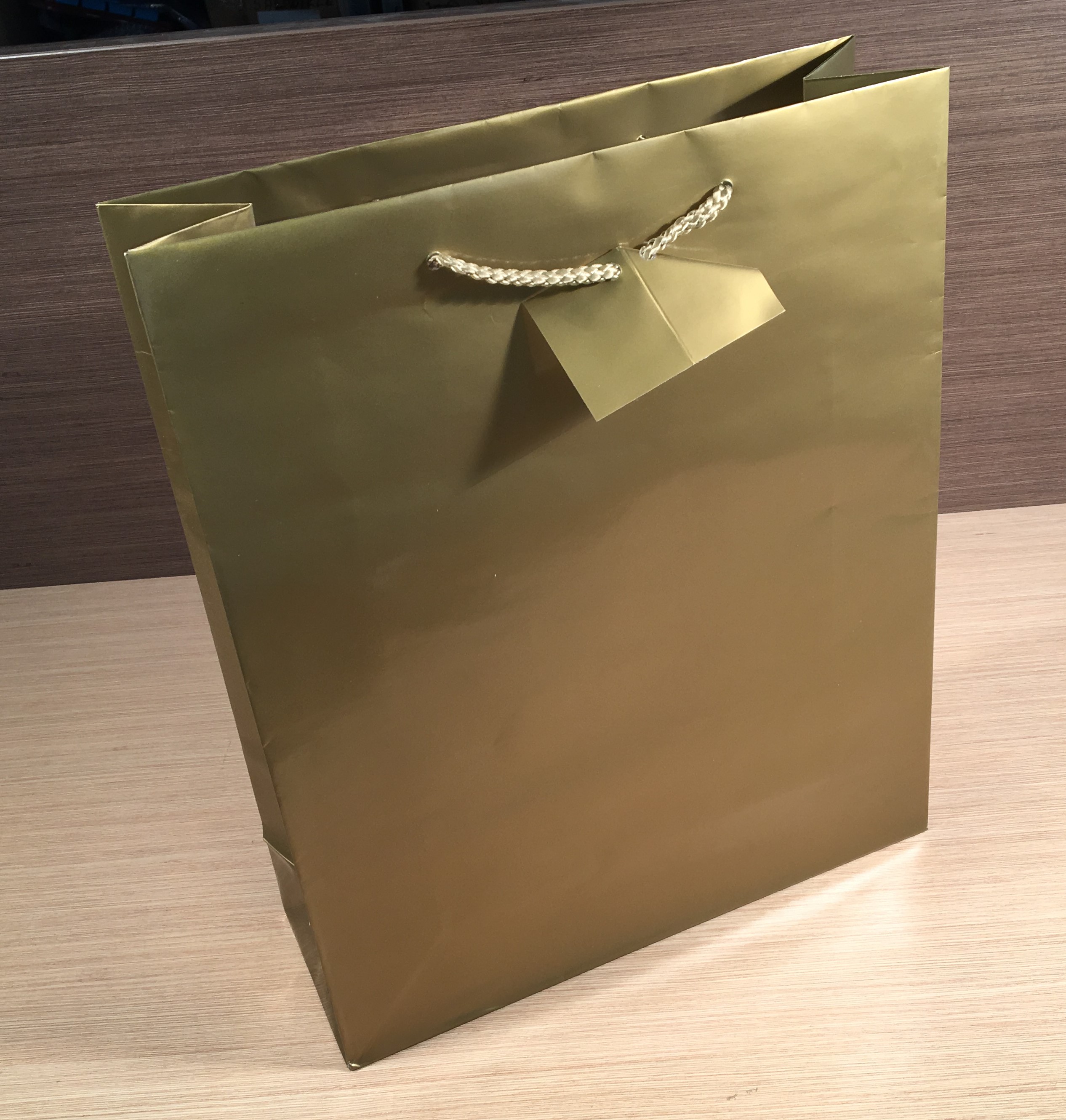 Paper bags wih glossy lamination