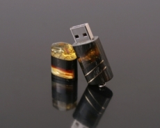 Mediniai USB su gintaru