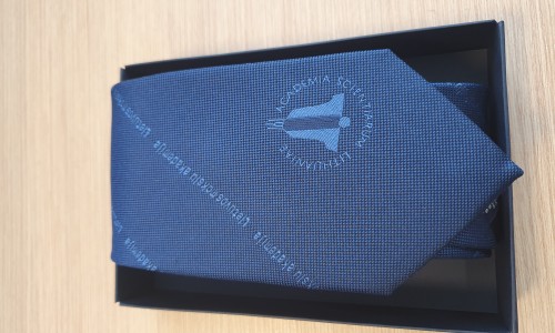 Personalized tie with woven logo